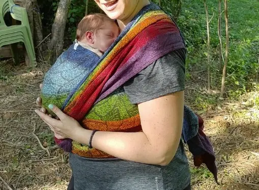 maman porte en écharpe de portage atelier portage physiologique tarn albi